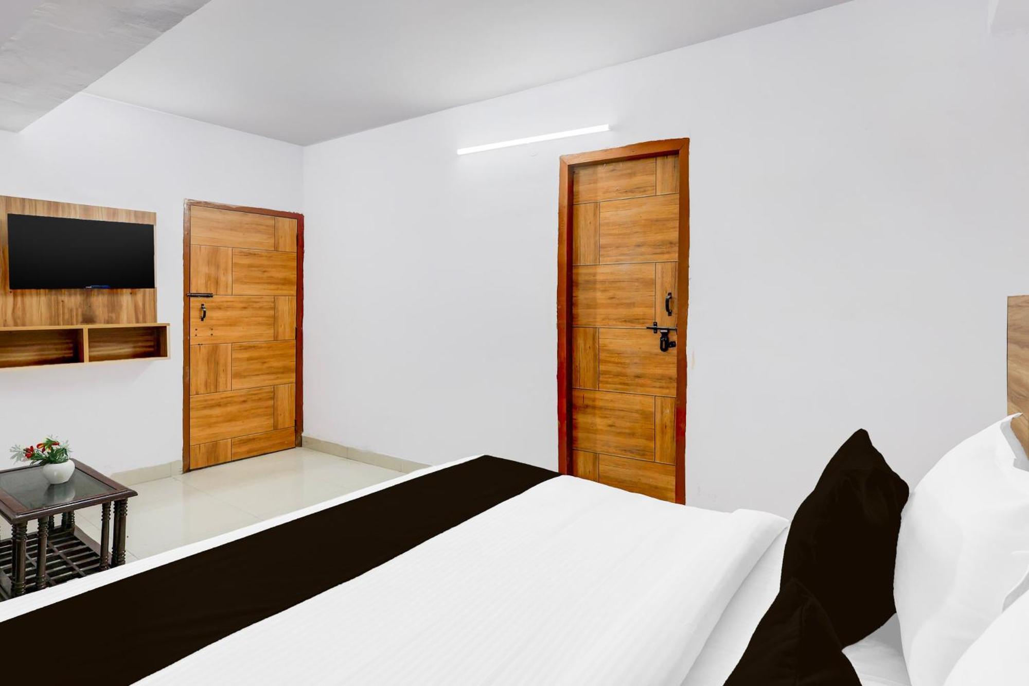 Hotel O Ocean Plaza Ню Делхи Екстериор снимка